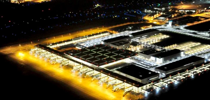 Sistemul de iluminare al celui mai nou aeroport din Berlin nu răspunde comenzilor personalului.  FOTO: DPA