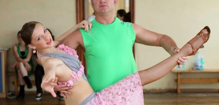 Iurie Braiş împreună cu una dintre elevele sale