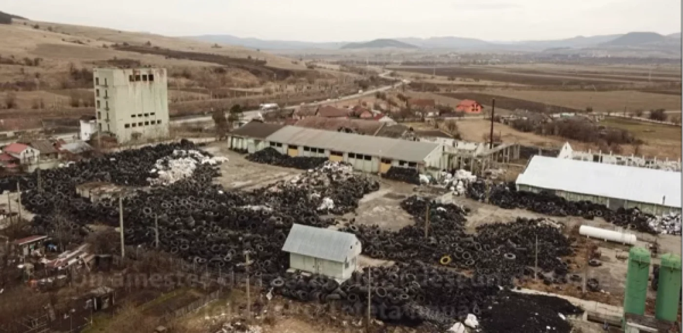 Depozitul uriaş de anvelope de la Rupea. Foto: captură video Youtube