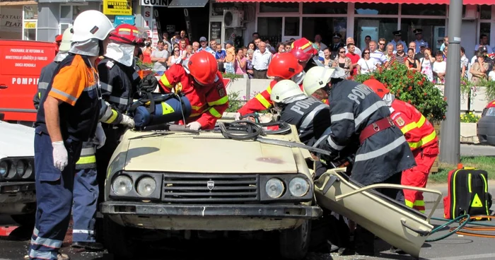 Demonstraţii de Ziua Pompierilor la Alba Iulia