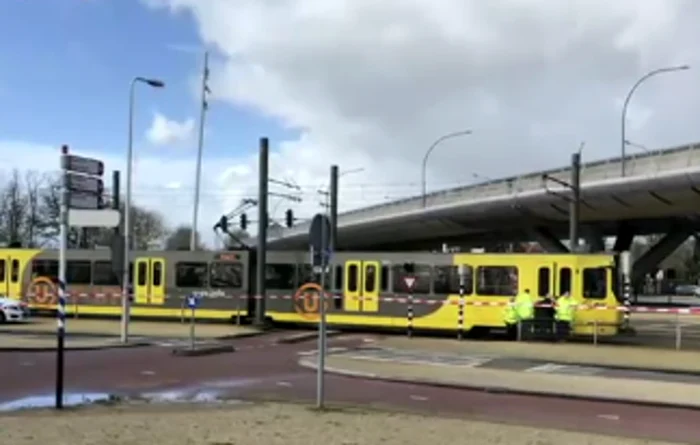 
    Atacatorul a tras cu arma într-un tramvai din Utrechtfoto: Poliția din Utrecht  