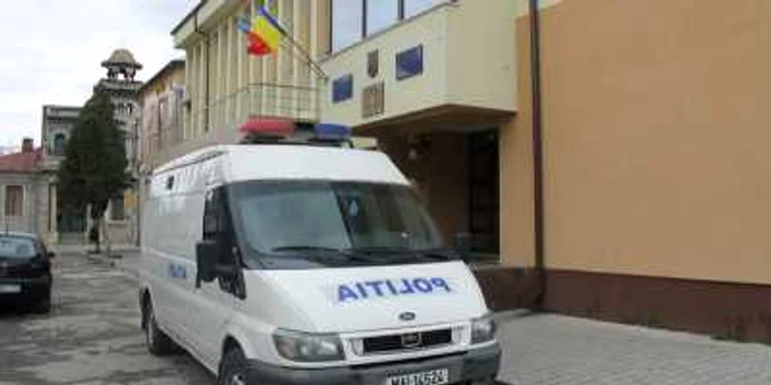 Magistraţii olteni au fost de acord, azi, cu propunerea Parchetului de pe lângă Tribunalul Olt de a-l aresta pe soţul ucigaş