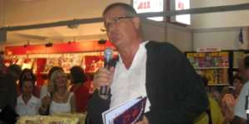 Mircea Dinescu îşi cântă poemele