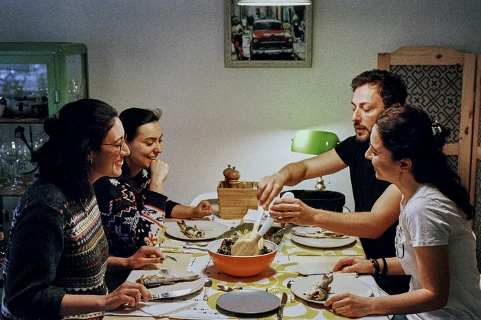 Crăciunul va fi petrecut de români în familie