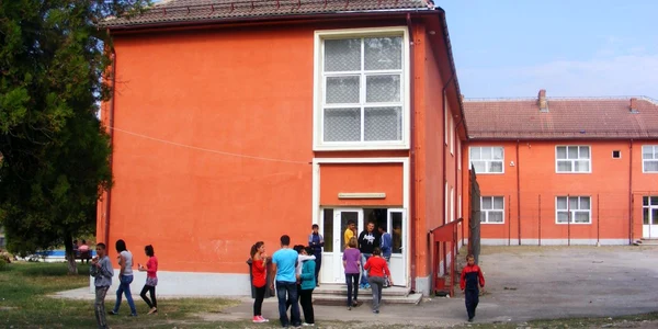 şcoala din comuna Şişeşti