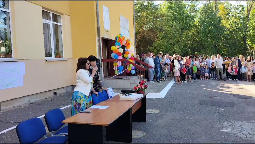 Moment emoționant la școala unde învăța copilul de 9 ani care a murit duminică pe Faleza din Galați VIDEO 