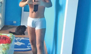 Mihai  s a fotografiat  chiar și în chiloți  jpeg