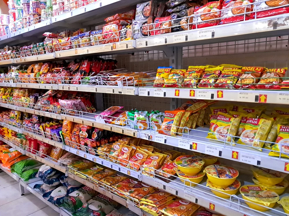 Rafturile unui supermarket FOTO Shutterstock