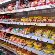 Mâncare procesată - supermarket FOTO Shutterstock 