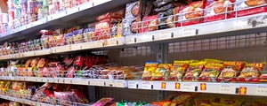 Mâncare procesată - supermarket FOTO Shutterstock