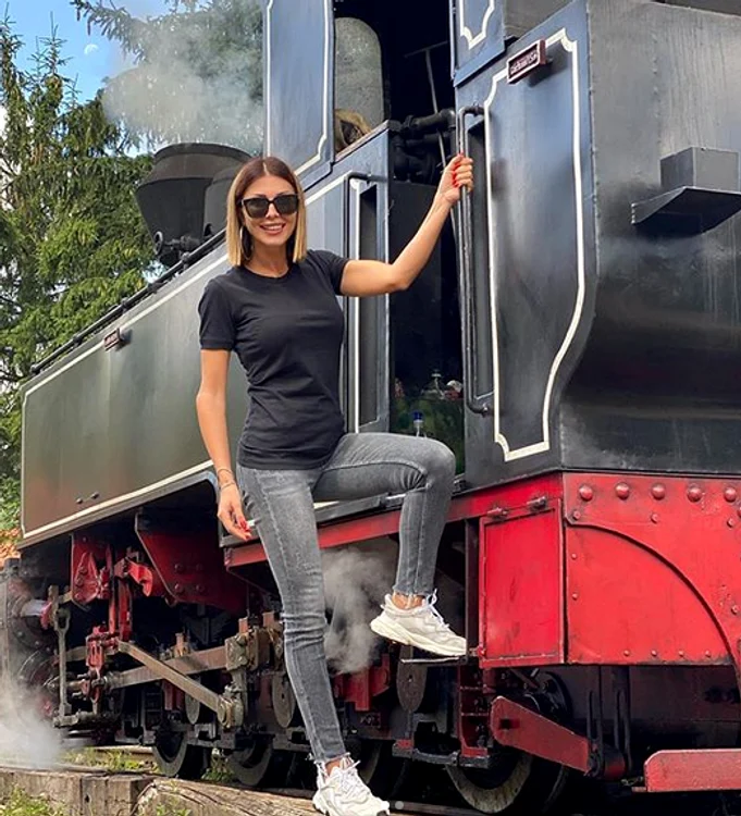 Ilinca Vandici s-a plimbat cu Mocănița în Bucovina