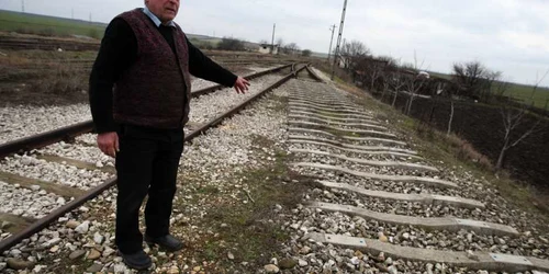 Hoţii pun în pericol circulaţia trenurilor. 