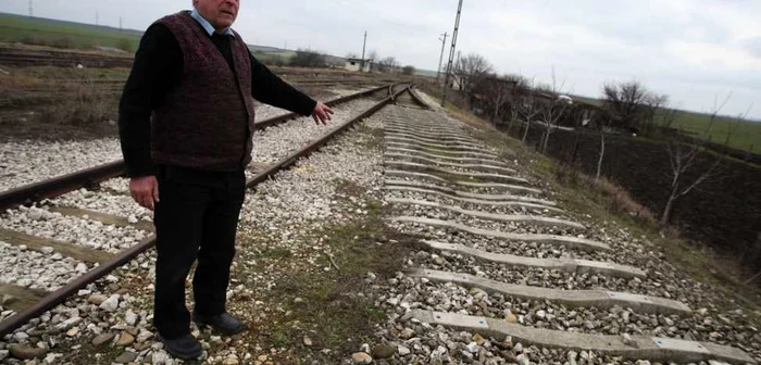 Hoţii pun în pericol circulaţia trenurilor. 