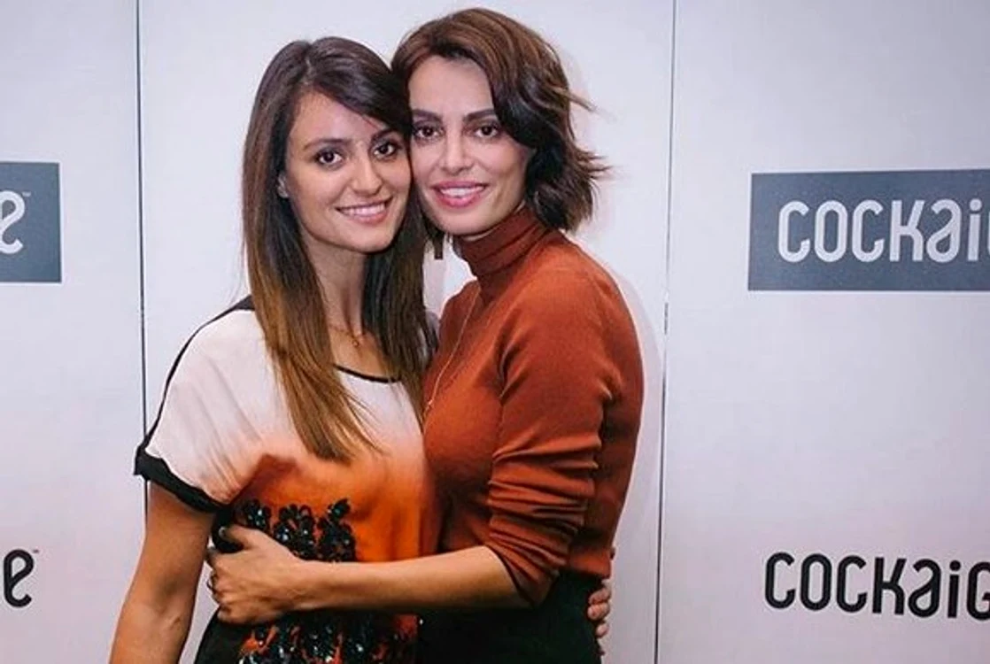 Între Elena Gheorghe şi sora ei Ana este o diferenţă de vârstă de 11 lunifoto: arhiva personală