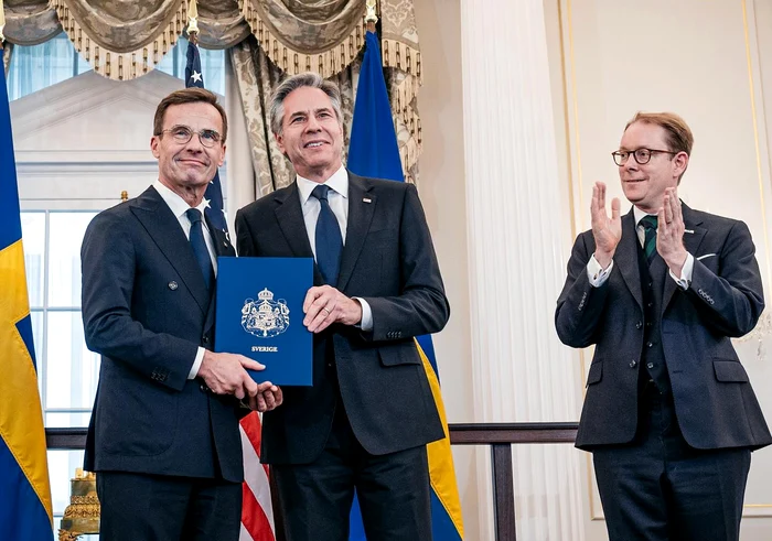  Ulf Kristersson a înmânat guvernului SUA documentaţia oficială. FOTO Facebook Ulf Kristersson