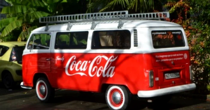 Compania nu va abandona nici modelul tradiţional de distribuire a produselor