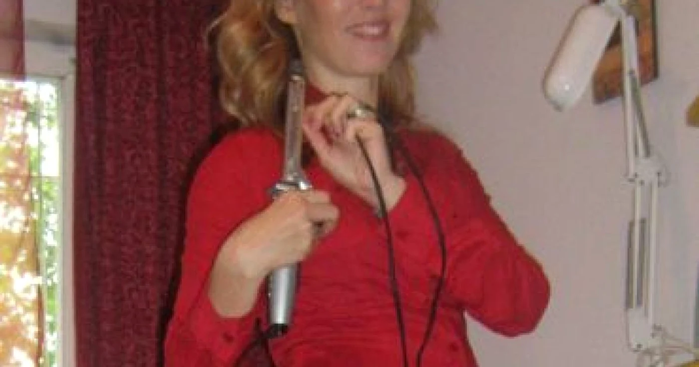 Slatina:Ileana Ştefan îşi face clientele să zâmbească