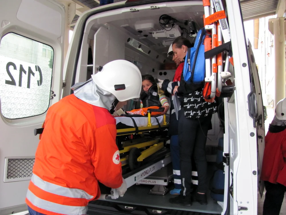 Pacienţii au fost transportaţi de urgenţă la alt spital