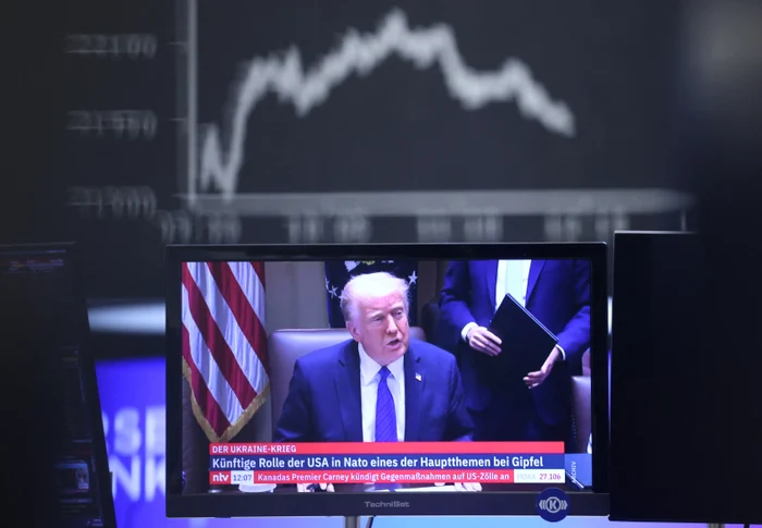 Tarifele lui Donald Trump prăbușesc bursele FOTO AFP