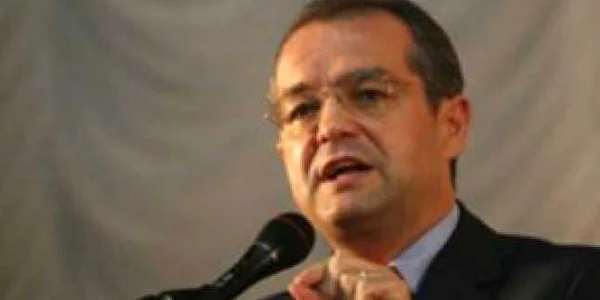 Boc vrea asumarea răspunderii pe legile salarizării unice, pensiilor şi Educaţiei