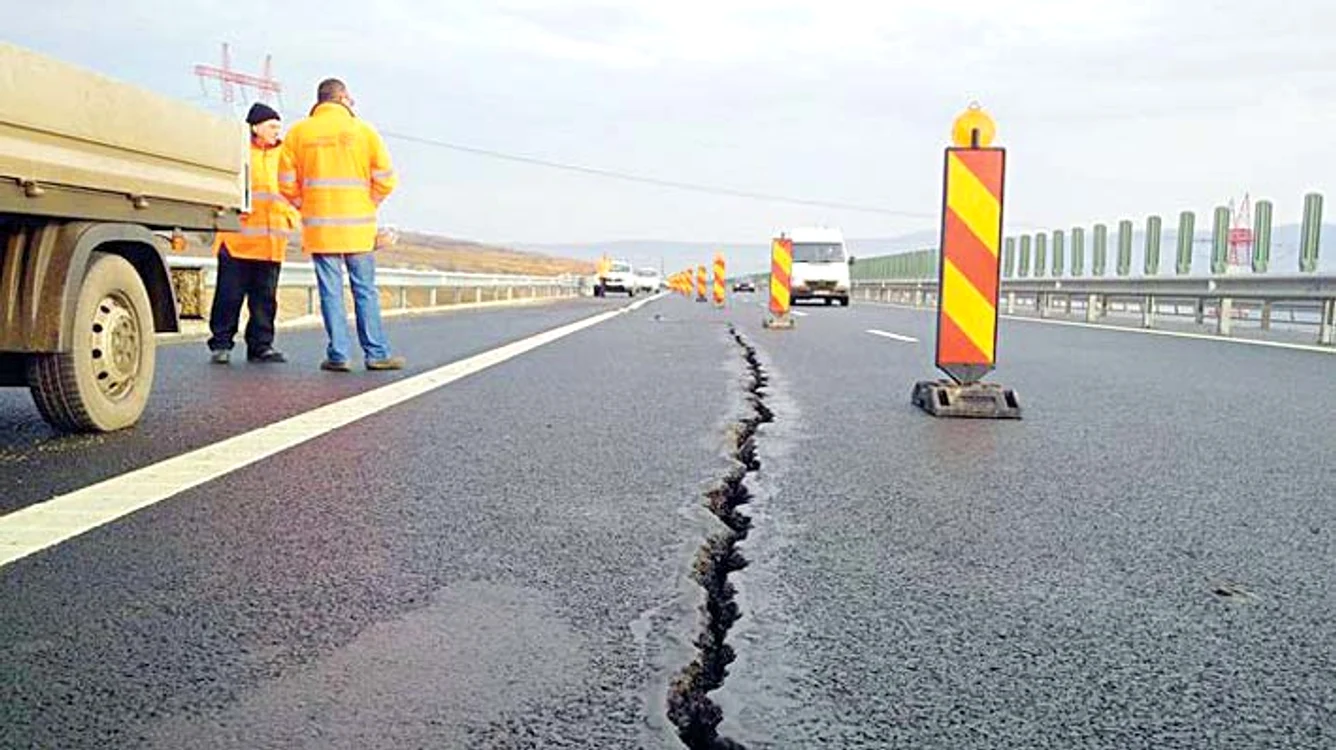 În noiembrie 2014, la o săptămână de la inaugurare, au apărut primele fisuri în asfalt, în zona viaductului Aciliu