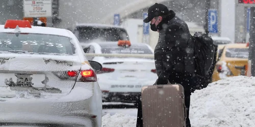 ninsoare rusia camioane zapada meteo FOTO EPA
