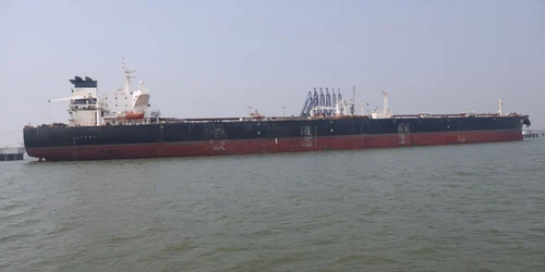 Gardienii Revoluției au permis unui petrolier indian să traverseze stramtoarea FOTO EPA EFE jpg