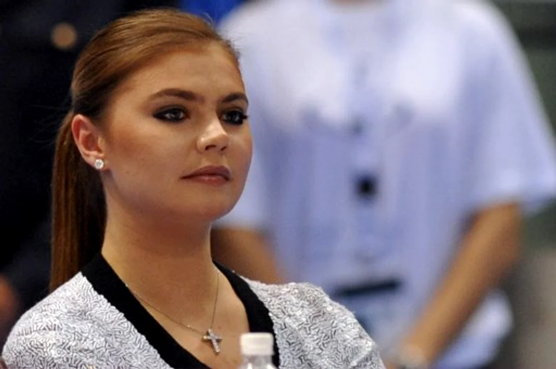 Iubita lui Putin, Alina Kabaeva, ar fi fost cea care l-a convins. Aici, la un eveniment în 2008