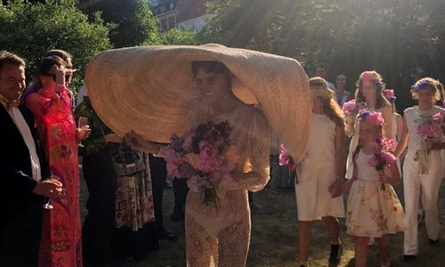 Asta da mireasă îndrăzneaţă! Invitaţii nici nu au putut să i vadă faţa  jpeg