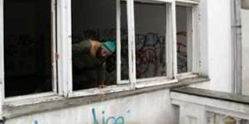 Persoanele fără adăpost devalizează monumentele istorice părăsite