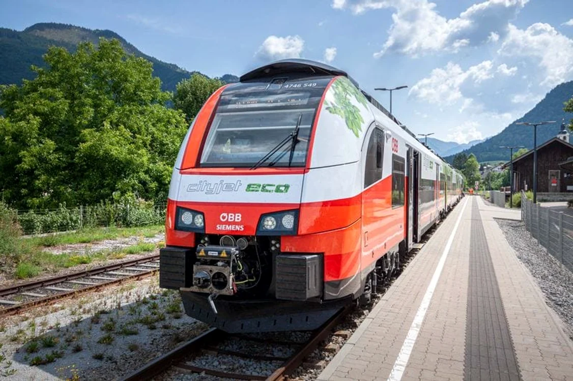 
    Trenurile Viena București aduce sâmbătă în țară sute de români blocați în Austria după începerea pandemiei Foto: clubferoviar.ro  