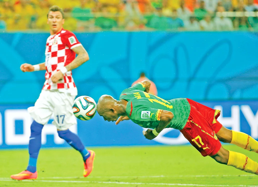 
    Fotbaliştii camerunezi nu  au vrut să vină în Brazilia  până nu le-a fost plătită prima  de calificare la Mondial  