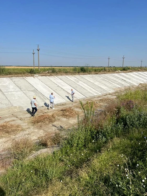 Ministrul Agriculturii a anunţat reluarea proiectului de refacere a sistemelor de irigaţii, cu bani din bugetul naţional FOTO: Facebook/Petre Daea