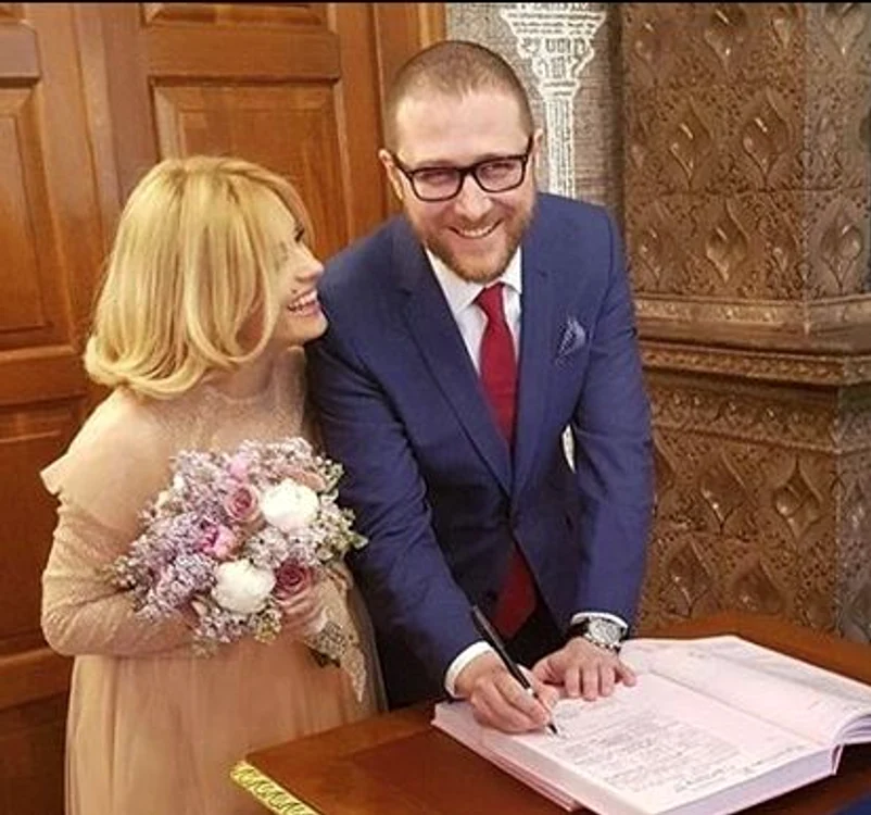 Simona Gherghe era însărcinată la cununia civilă