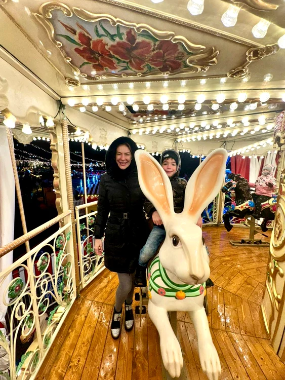 Vedetele au trăit magia sărbătorilor de iarnă în atracțiile Miramagica de la Târgul de Crăciun București 5 jpg