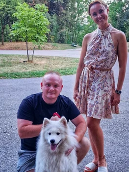 Mihai Nae îi dresează câinele Oanei Ioniță / Sursa: Facebook 