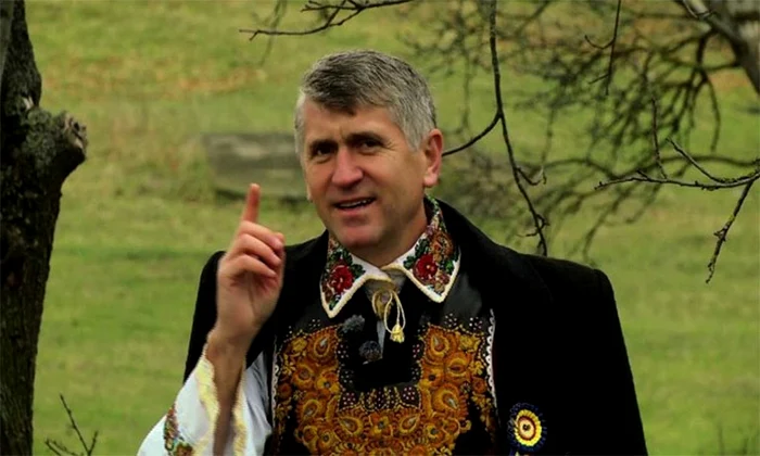 Cristian Pomohaci e și cântăreț de muzică populară