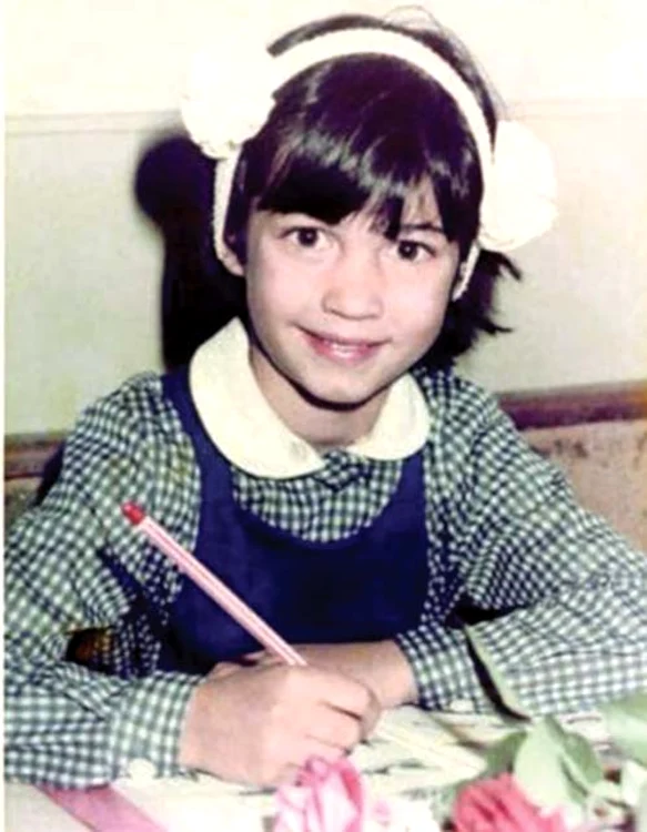 Nicoleta, în clasa întâi