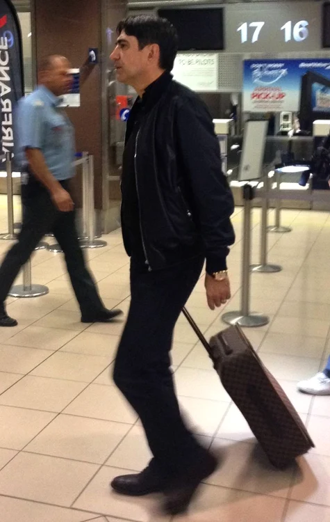 
    Victor Piţurcă a ajuns la aeroport la 6 dimineaţafoto: CAPS  