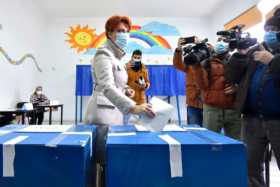 Lia Olguța Vasilescu a purtat și ea tot un palton bej