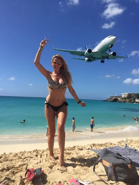 
    Andreea Bănicăeste cea mai fericită când pleacă în vacanţăFoto: Arhiva personală  