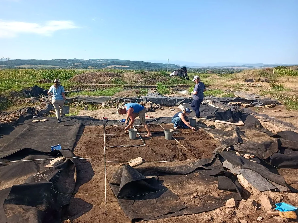 Cercetări arheologice la Rapoltu Mare (© Facebook / Muzeul Civilizației Dacice și Romane)