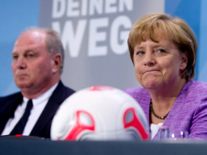 Uli Hoeness (plan secund) era un apropiat al Angelei Merkel. Foto: http://www.tz-online.de