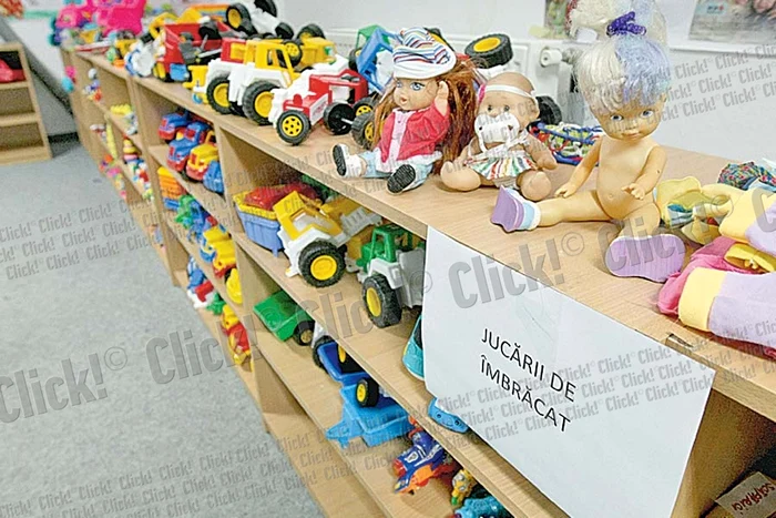 Jucăriile reparate ajung la micuţii instituţionalizaţi (Fotografii: Dorin Constanda)