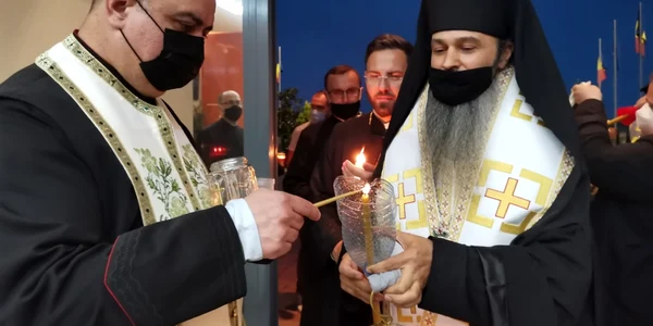Lumina Sfântă de la Ierusalim a ajuns pe Aeroportul Timişoara FOTO Ş.Both