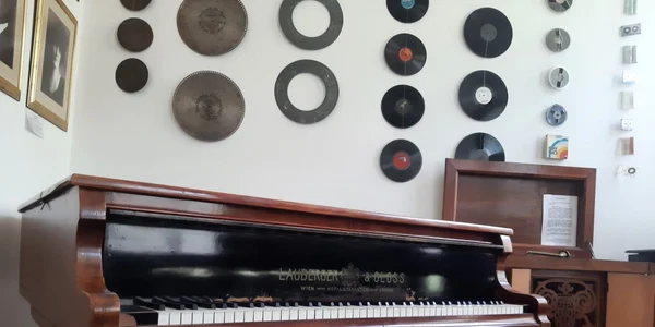 Pianul compozitorului George Dima FOTO Ioan Buciumar