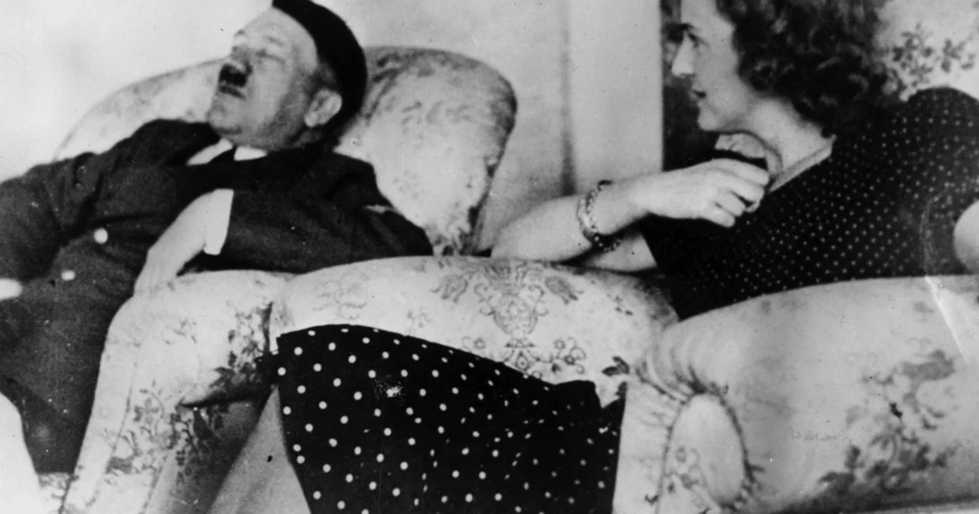 Fostul dictator german Adolf Hitler
(1889-1945), alături de amanta sa Eva Braun (1910 – 1945).
Fotografie realizată din preajma anului 1940. FOTO Getty
Images/Gulliver