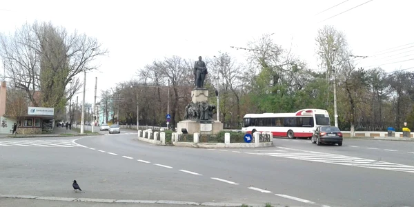 statuie cuza galati