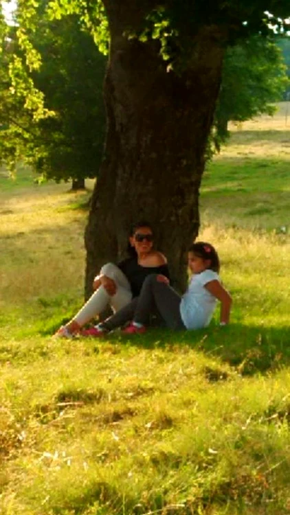 Eniko Georgescu, alături de fiica ei, Alessia Ana Maria, care îi seamănă leit