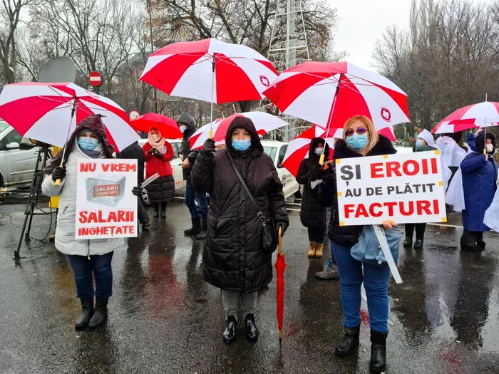 Federația Sanitas a organizat un miting azi, în Piața Victoriei din București